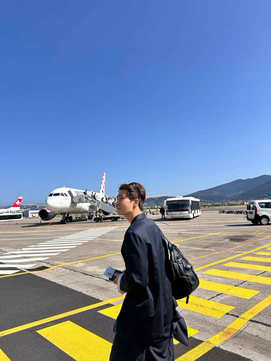 Nannymistra's tweet photo. ลุคขากลับชนะเลิศเดินทางปลอดภัยนะค่าบ ✈️🇰🇷 https://t.co/ZWY805Xljz