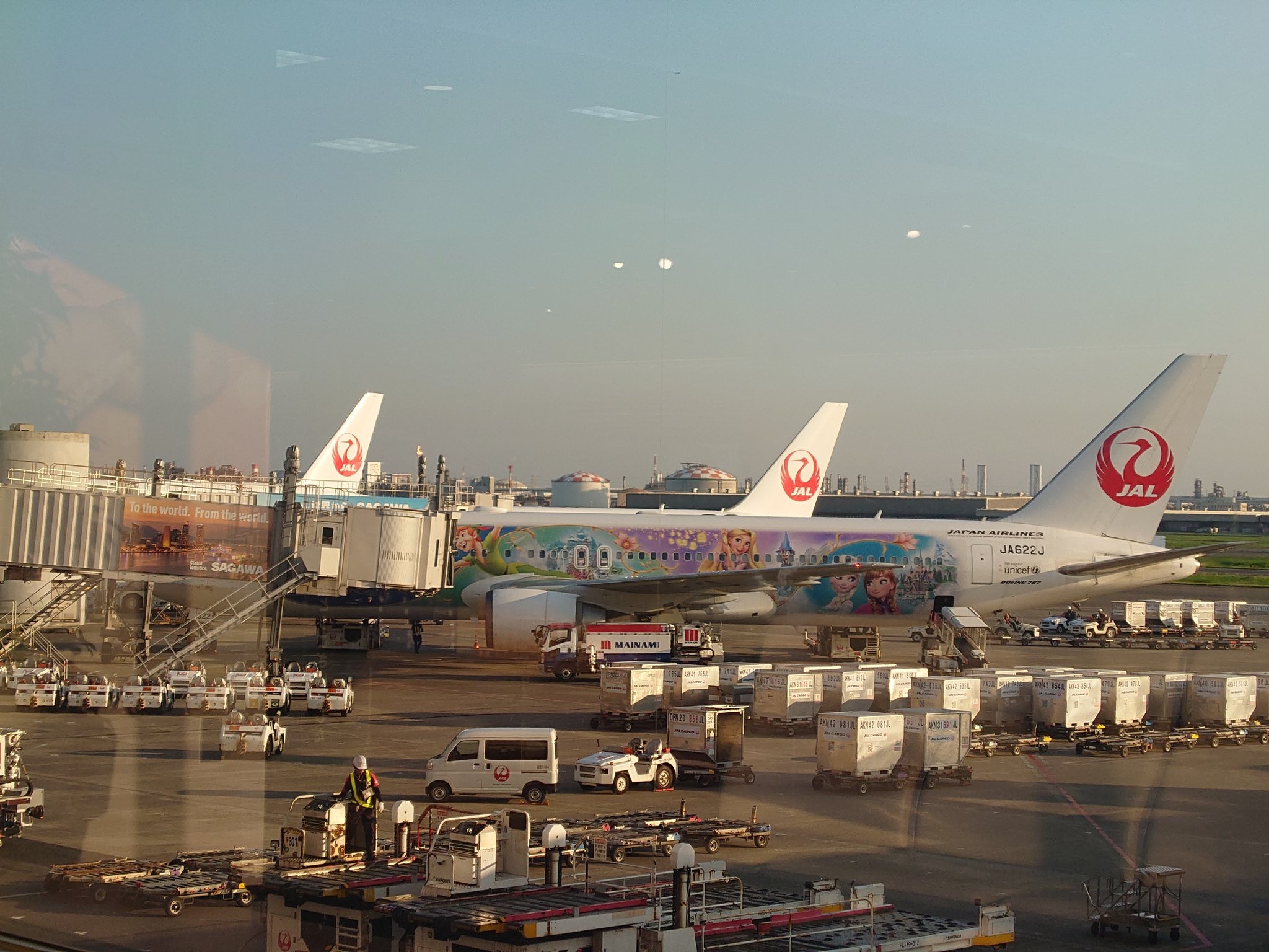 実際に空港で使用されていたパタパタ 世界でも絶滅危惧種？｢パタパタ｣表示機の奥深さ - ライブドア