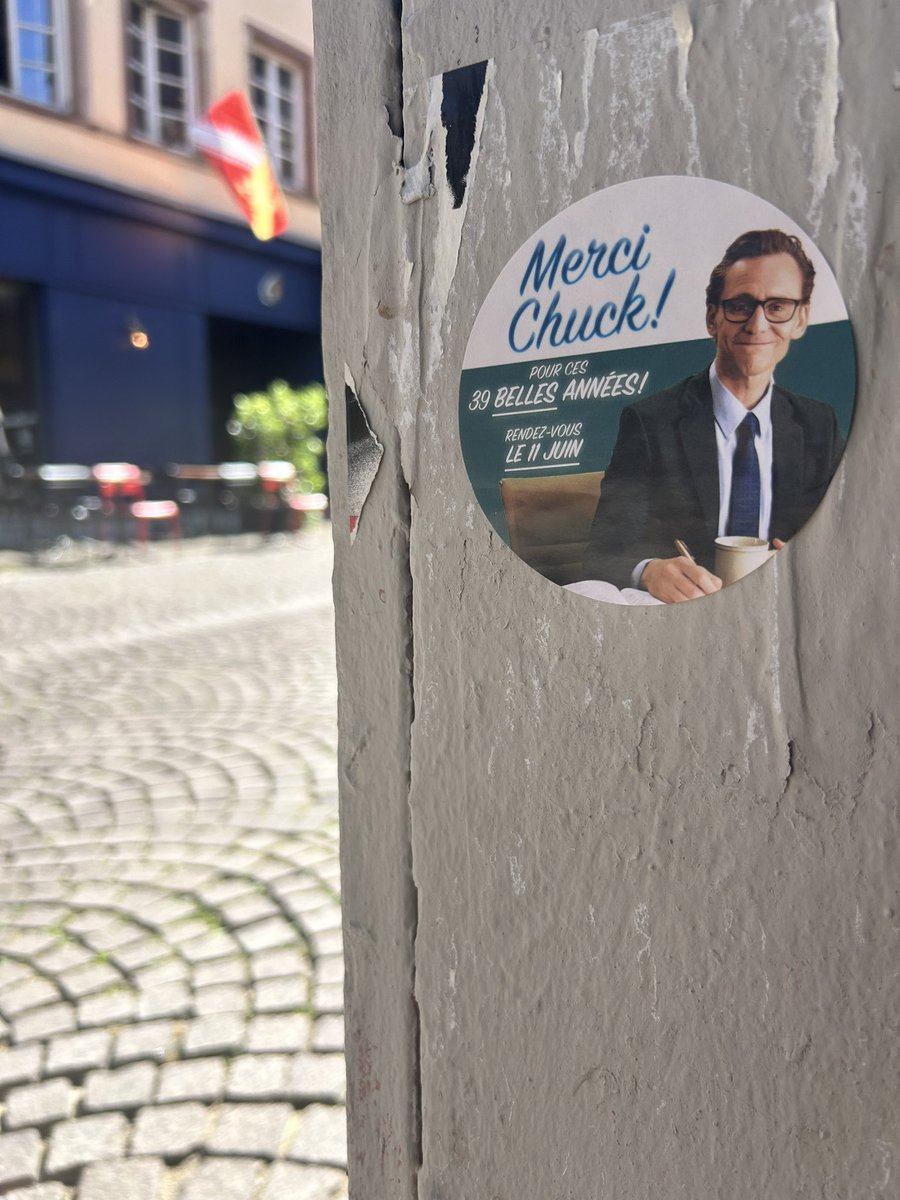 Ça fait deux fois que je tombe sur un sticker comme ça dans ma ville, ça me colle un smile de dingue.