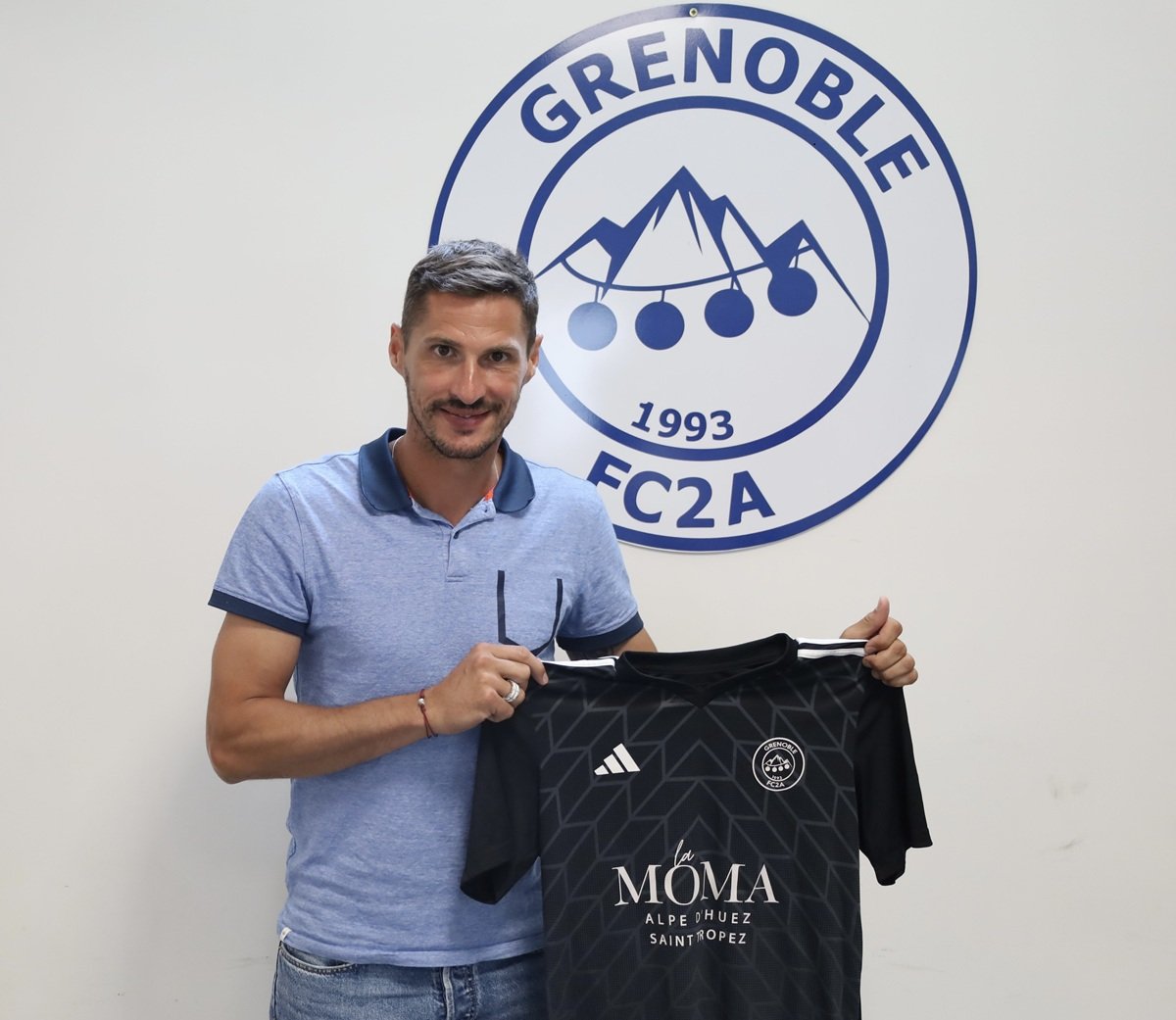 🚨 L'ancien joueur de l'Olympique Lyonnais et de l'AS Saint-Etienne Jeremy Clément, qui était encore sur le banc du FC Versailles en #NationalFFF il y a quelques mois, est officiellement le nouvel entraîneur du FC2A Grenoble (Régional 2).
Le détail du projet en lien dans les com'