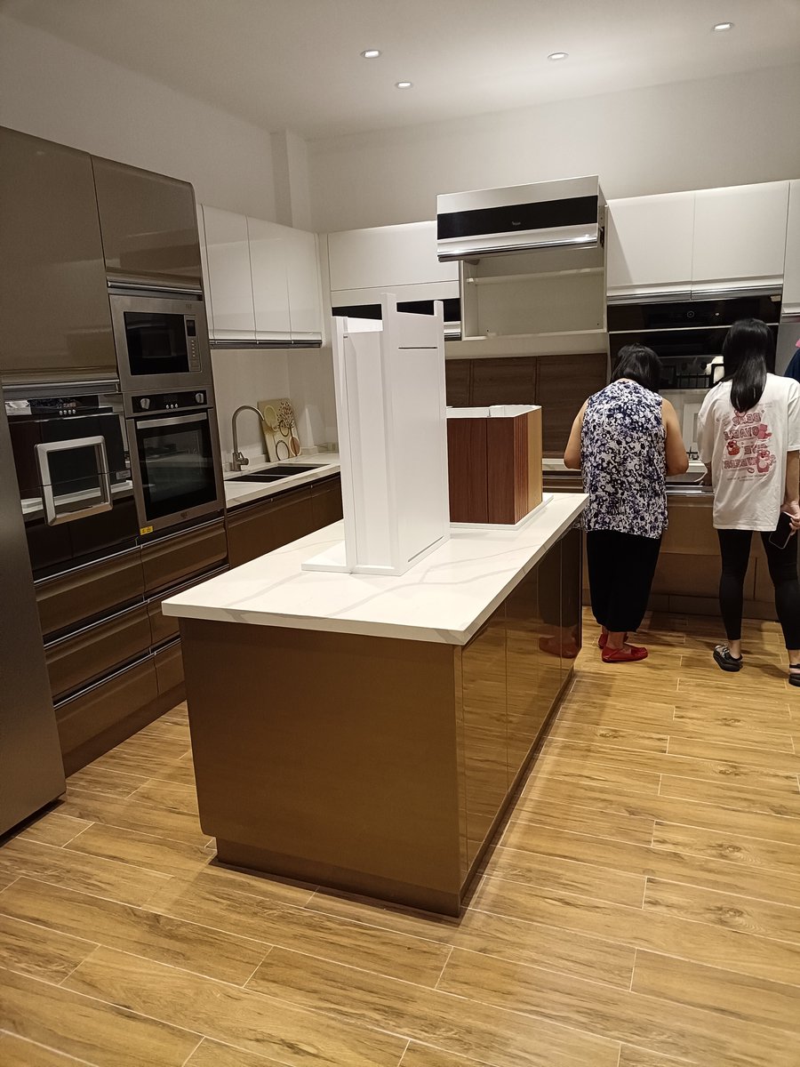 FMLWOODCABINET's tweet photo. Transforming spaces with stunning kitchen cabinetry! Our latest project showcases elegant design and functionality. Elevate your home with custom solutions. 🏠✨ #KitchenRemodel #InteriorDesign #HomeImprovement #FMLWoodenfurniture #fyp #foryou https://t.co/ATR2W8kLUz