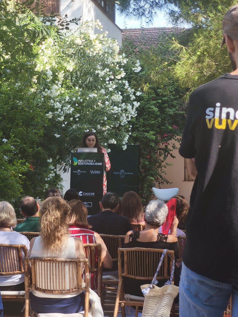 Escuchando hablar de #sostenibilidada a <a href="/M_CruzFerreira/">María Cruz Ferreira Costa</a> ,  #madrexwlclima con capacidad de tomar decisiones. #IndustriaySostenibilidad  <a href="/Regmurcialimpia/">Región de Murcia Limpia</a>