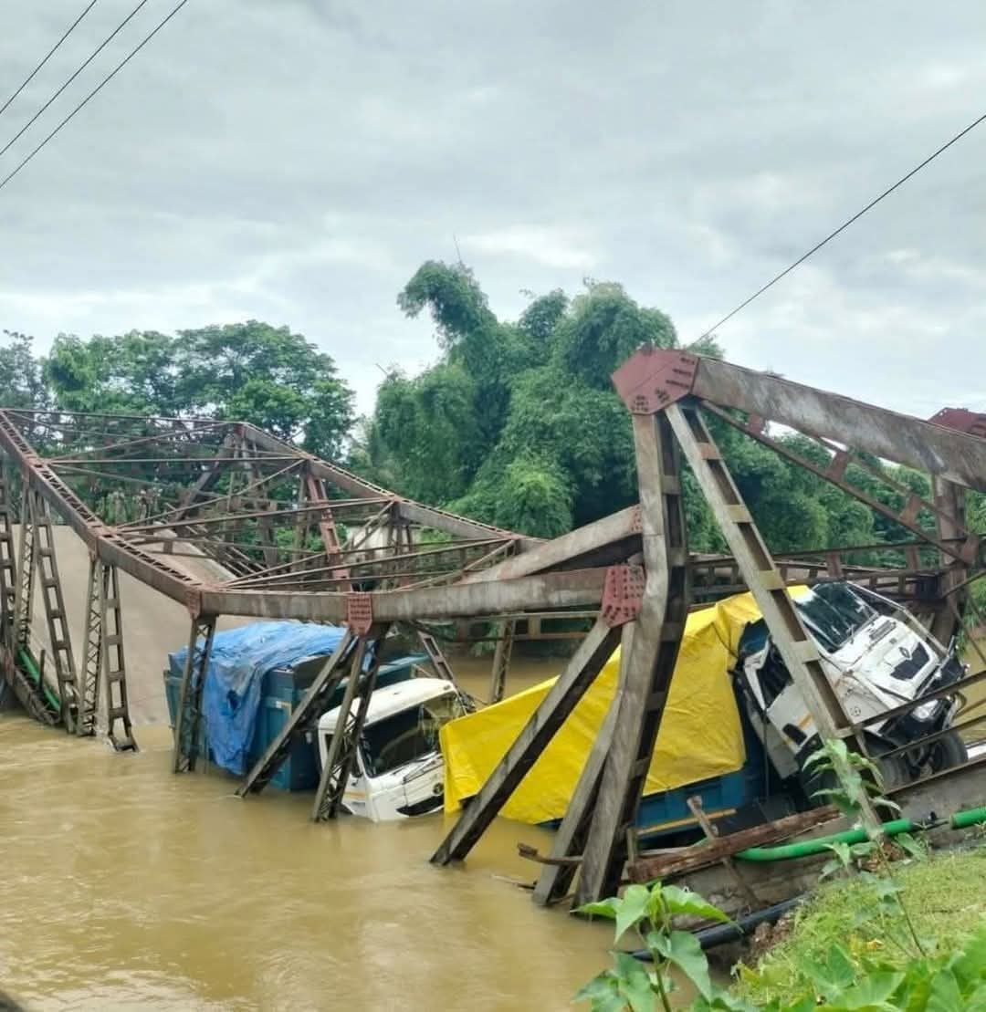Abbasavuddin's tweet photo. How did a bridge collapse within just one month of its construction?
@CMOfficeAssam https://t.co/85KX0uGFyx