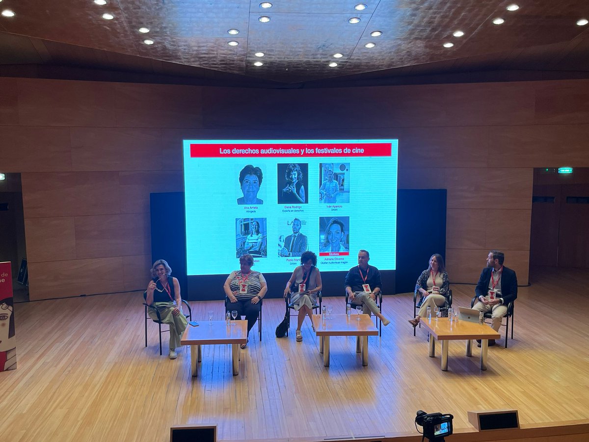 SgaeAudiovisual's tweet image. 🗣️#SGAEAudiovisual asiste en Zaragoza a la mesa redonda sobre derechos audiovisuales y certámenes de cine, organizada en el marco del I Encuentro Nacional de Festivales de 🎞️Cine.