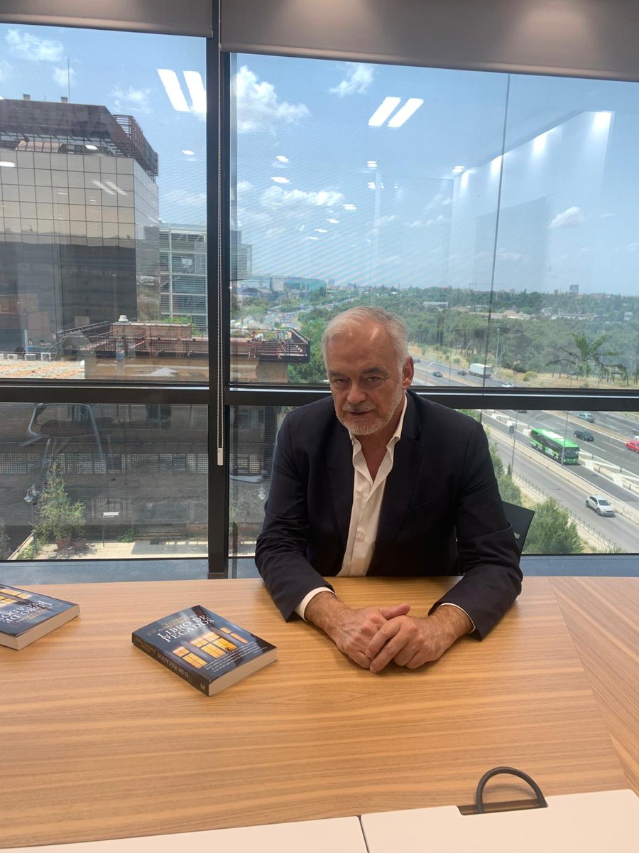 Entrevistamos a al vicepresidente del Parlamento Europeo del PP, Esteban González Pons. La venganza entre políticos con vínculos más allá de los profesionales centran su 'thriller' político 'Libro de pecados' (Espasa) 
alcabodelacalle.es/cultura/esteba…