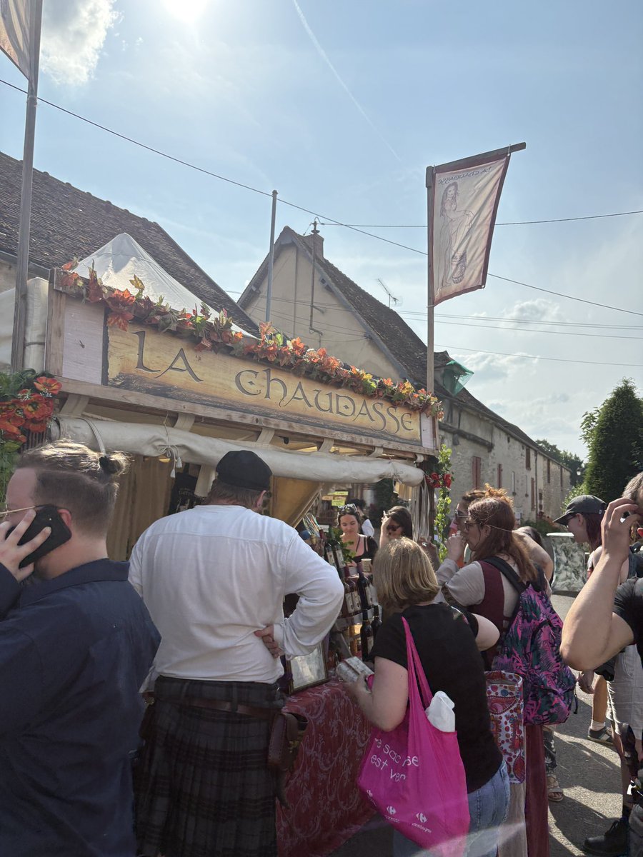 whotfisem's tweet photo. j’ai préféré la fête médiévale de Provins à billie #desoley https://t.co/id04tP3Tfn