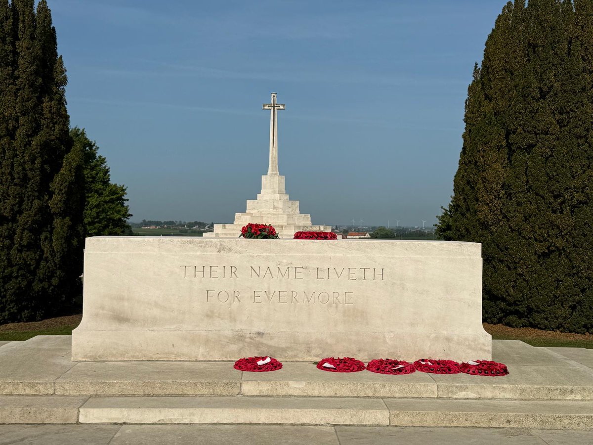 Coach 6 visited Tyne Cot Cemetery earlier today, the largest Commonwealth War Grave site in the world 🇧🇪

A moving and humbling experience that brought home the scale of sacrifice in WWI, and pupils were clearly moved by the experience.

#TyneCot #WWI #EnrichmentWeek