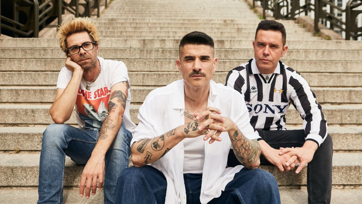 22 Minutos con (@22minutoscon) on Twitter photo 🎸 Pignoise vuelve con ‘Atardecer’, su nuevo rayo de sol
Después de 20 años haciendo ruido, la banda regresa con fuerza y energía renovada. Nuevo single, videoclip cuidado y una gira de verano que promete.
✍🏻 <a href="/sandraacaminero/">Sandra Caminero</a>
22minutoscon.com/2025/06/18/pig… 🎸 Pignoise vuelve con ‘Atardecer’, su nuevo rayo de sol
Después de 20 años haciendo ruido, la banda regresa con fuerza y energía renovada. Nuevo single, videoclip cuidado y una gira de verano que promete.
✍🏻 <a href="/sandraacaminero/">Sandra Caminero</a>
22minutoscon.com/2025/06/18/pig…
