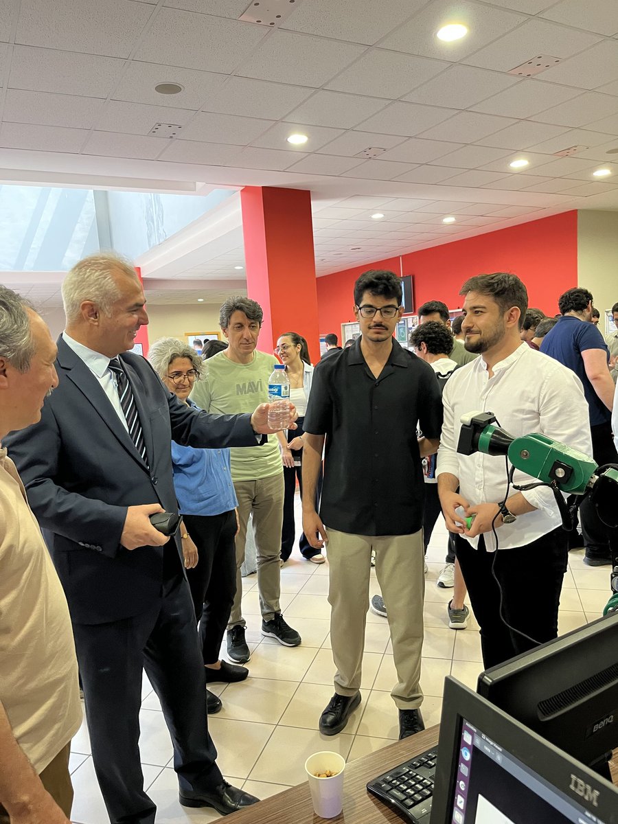 Kocaeli Üniversitesi Mühendislik Fakültesi Mekatronik Mühendisliği Bölümü öğrencileri tarafından yürütülen bitirme çalışmaları, düzenlenen bir programla başarıyla sunuldu. 

🌐 mekatronik.kocaeli.edu.tr/sayfalar/mekat…