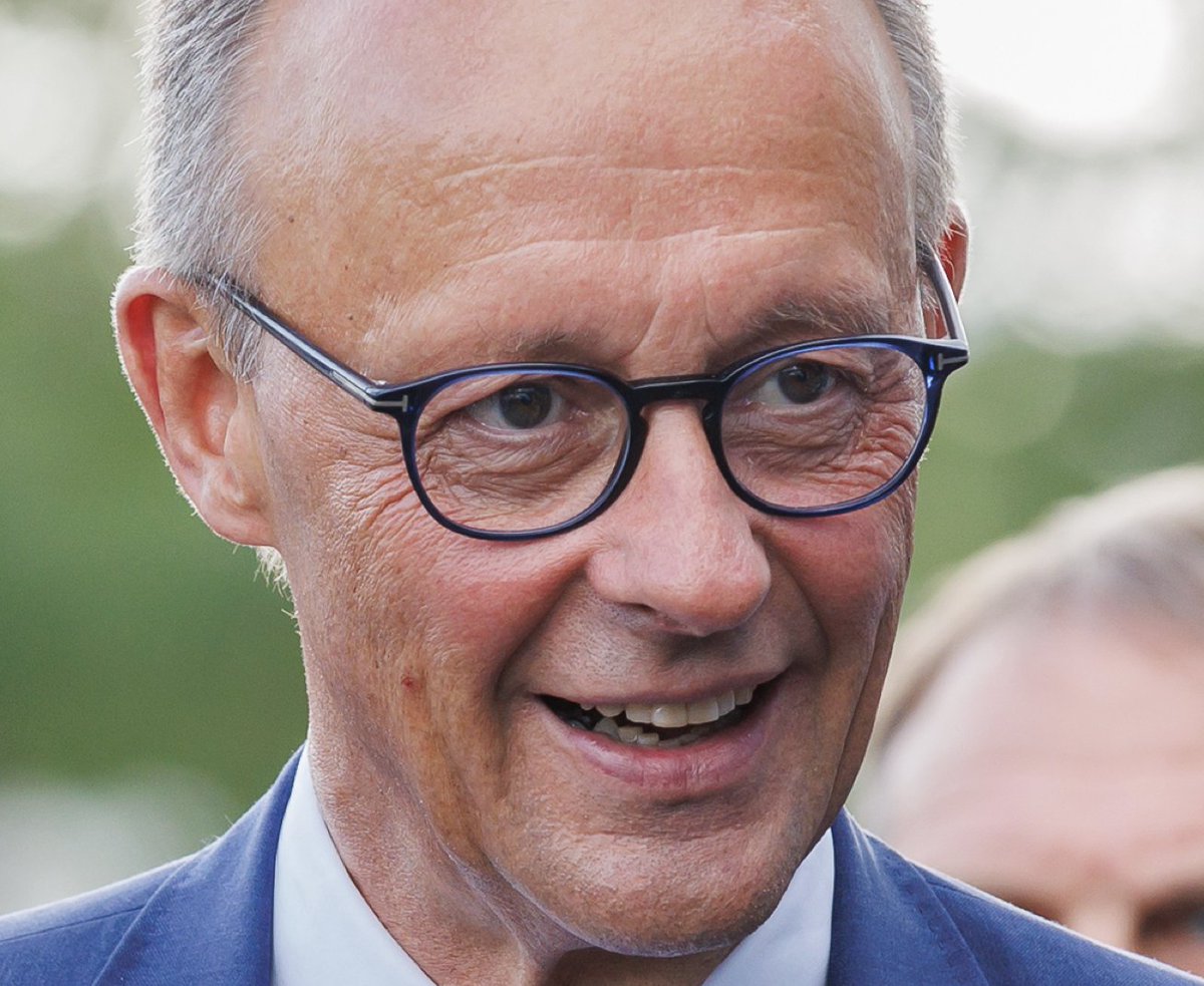 Das ist erstaunlich: Bundeskanzler Friedrich Merz lobt den illegalen Angriff von Israel auf den Iran im Gespräch mit dem ZDF. «Das ist die Drecksarbeit, die Israel macht für uns alle», sagte Merz. Hier kann man die Techniken Wording, Framing und Narrativ genau beobachten. Der