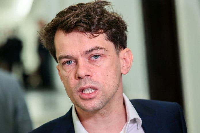 Kołodziejczak mówi o „wielu konkretnych projektach”, które rzekomo przygotował w Ministerstwie i które były blokowane.

To ciekawe, bo w zeszłym tygodniu byłam na kontroli w MRIRW i uzyskałam informacje, że w ramach swoich departamentów przygotował JEDEN projekt, który był