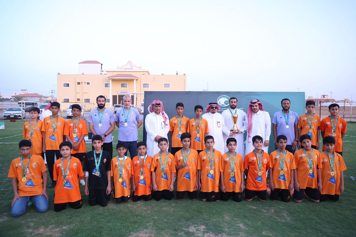 🏆 | تحت إشراف مكتب الوزارة بمحافظة الزلفي.. اختتام دوري سدير للبراعم 13 سنة لكرة القدم، وتتويج نادي الزلفي بالمركز الأول.