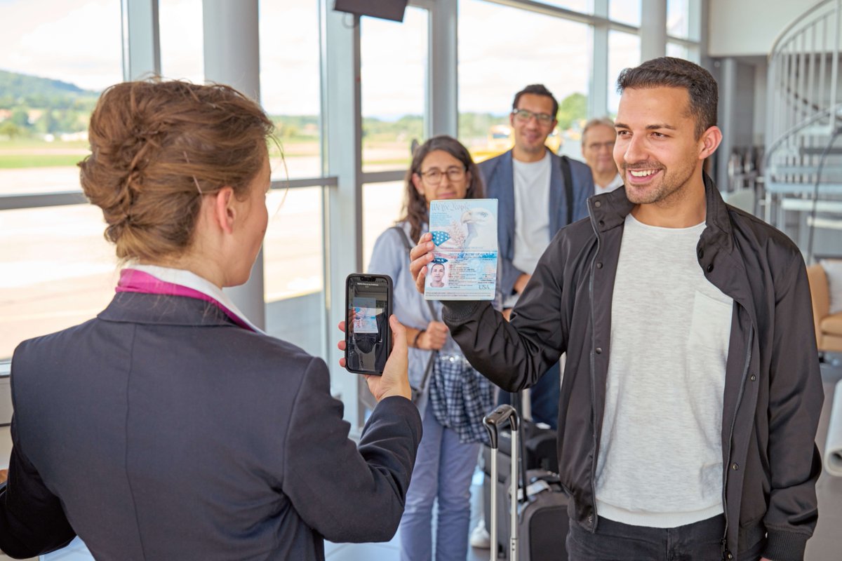 Scandit's tweet image. 💰 Easily estimate your airline’s potential regulatory exposure from Advance Passenger Information (API) non-compliance.
Input passenger volume, non-compliance rates, and fines per violation to start assessing your risks 👉 okt.to/1x7nCG