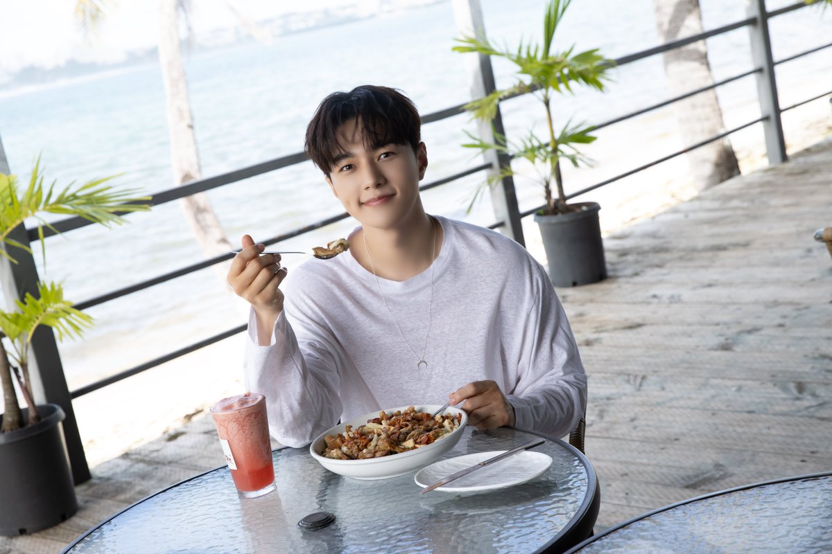 Ktown4u_kr's tweet photo. ✨📸김명수 포토북 비하인드 컷 공개📸✨

#김명수 'Refresh' 포토북 비하인드 컷이 공개되었습니다😍
지금, #케이타운포유 에서 예판 특전 증정 이벤트 진행중!

김명수 포토북 만나보기👇
https://t.co/NjEppJMElC

🤍김명수 - GUAM PHOTOBOOK [Refresh]

📆 ~ 2025.06.30 23:59 (KST)

#KIMMYUNGSOO #Refresh
#케이타운포유 #Ktown4u