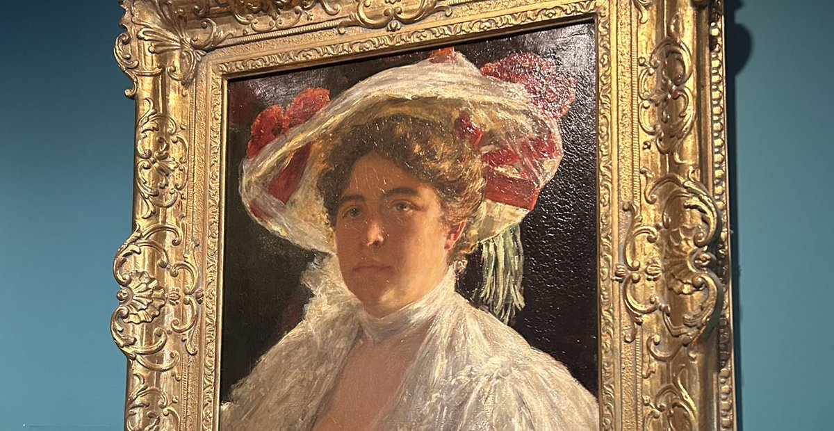 Anna Brugh trouwde in 1895 met de welgestelde Amerikaan William Singer. Samen met zijn beste vriend Martin Borgord reisden ze de wereld rond. Anna was het gelukkigst in hun villa De Wilde Zwanen in Laren, William daarentegen in de natuur in Noorwegen: bit.ly/3HJDFW3 💞