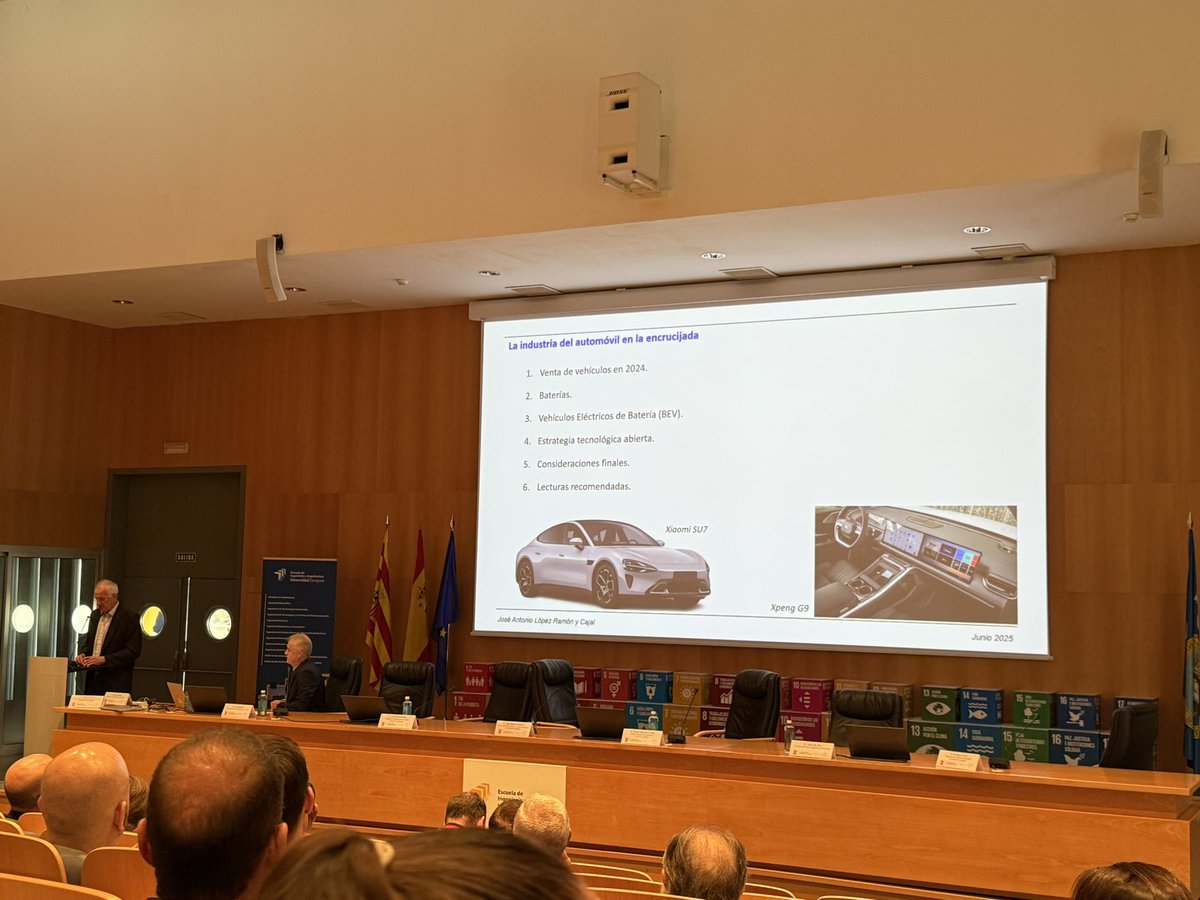 Continuamos con la sesión plenaria “industria del automóvil en la encrucijada” a cargo de José Antonio López Ramón y Cajal #CIT2025