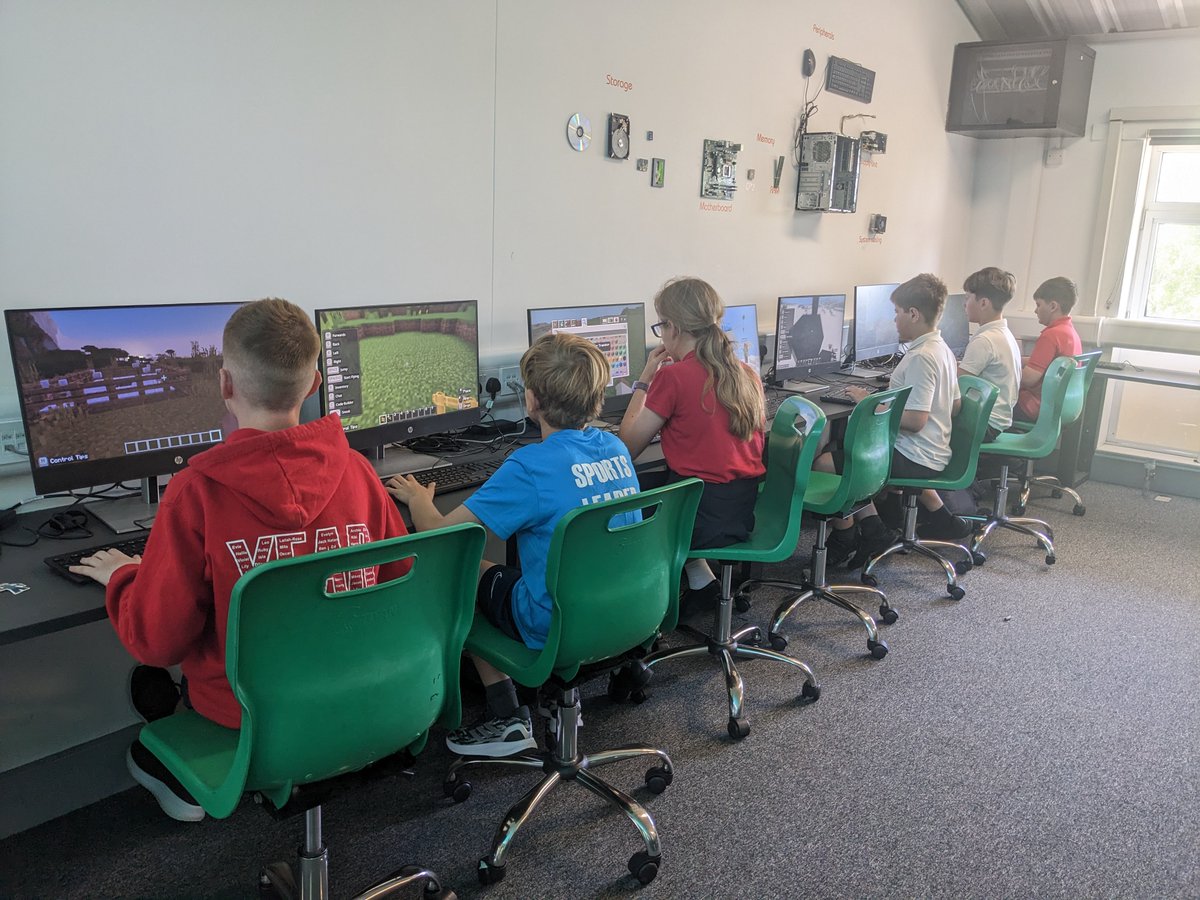 DurringtonHigh's tweet image. More fabulous taster sessions with the year 5s and 6s, we have been so impressed with how brilliant you all are!
#DHSTransition #TeamDurrington #proudofDHS