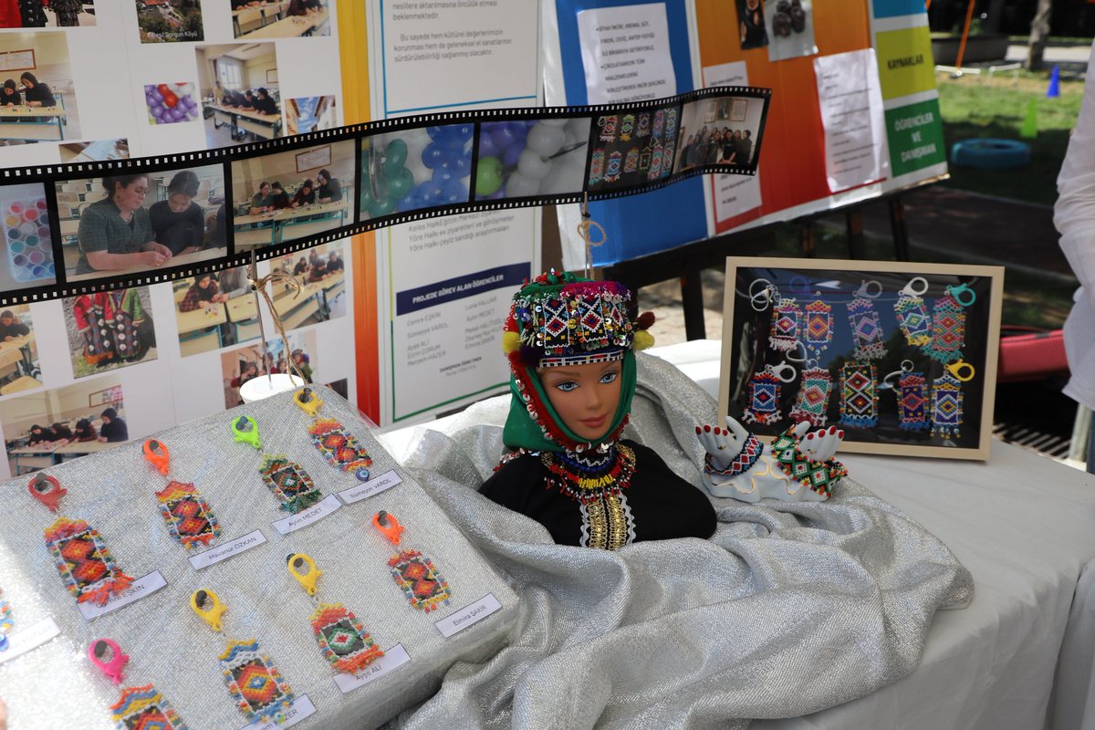 Etkinliğe İlçe Kaymakamımız Metin ESEN, Yıldırım Belediye Başkan Vekilimiz Mehmet Ali YAZICI, İlçe Milli Eğitim Müdürümüz Mustafa SEVİNÇ ile Sendika Temsilcileri, Okul Müdürleri, öğretmen ve öğrenciler katıldılar.