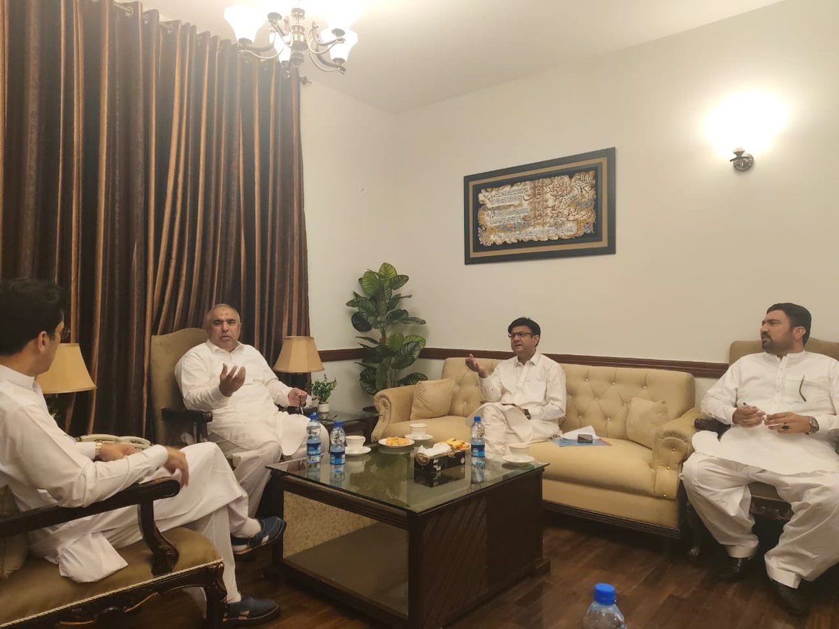 صوابی میں جاری بے ہنگم لوڈشیڈنگ&amp;لووولٹج کے خاتمے کے لیے چیف پیسکو سے ملاقات ،واضع الفاظ میں کہنا چاہتا ہوں لوڈشیڈنگ کسی صورت قبول نہیں۔220 کیوی انبار گریڈ اسٹیشن کو جلدی مکمل کرنے اور 132کیوی گریڈ اسٹیشن سے منسلک کیا جائے۔جس سے صوابی میں لووولٹیج کا خاتمہ ہمیشہ کے لیے ہو جائے گا۔