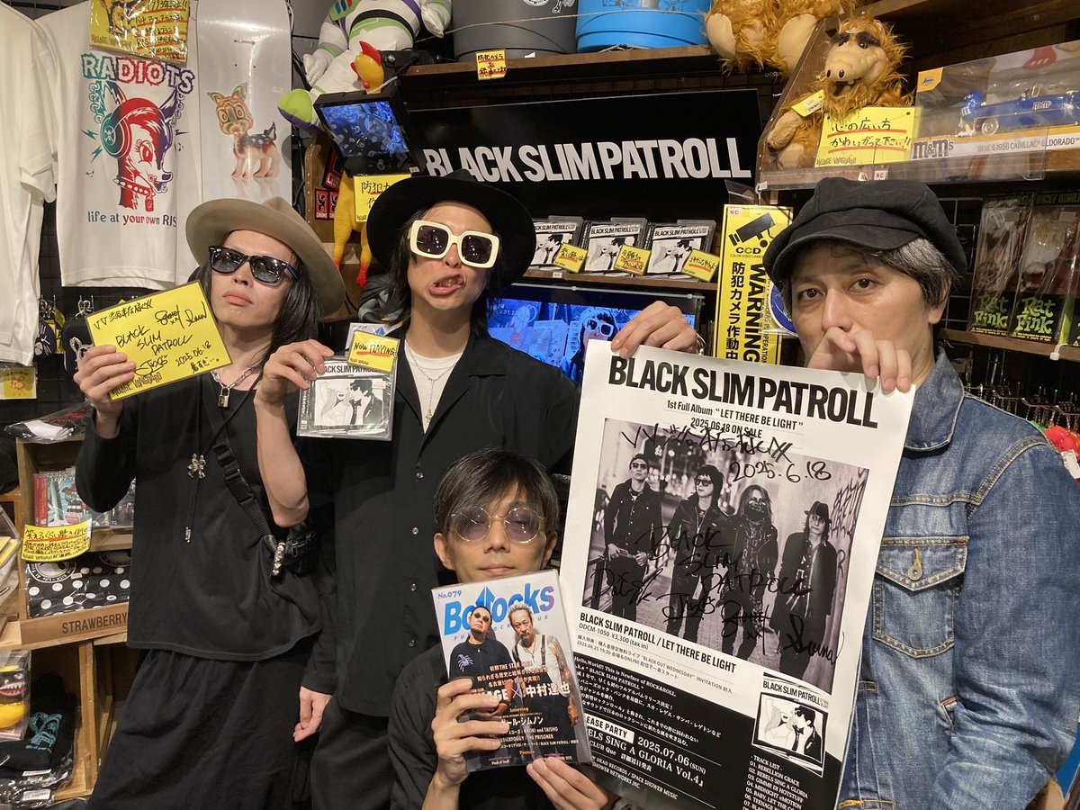 本日待望のBLACK SRLIM PATROLLの1stアルバム「LET THERE BE LIGHT」がヴィレッジヴァンガード 渋谷本店で展開‼️
終始圧巻の黒い衝動が詰まった1枚に仕上がってます👊
MVも最高の仕上がりです🔥
是非聴いてみてください！

#BLACKSLIMPATROLL
#ブラックスリムパトロール