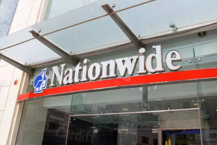 Nationwide is to send out £100 to millions from today but has warned that some will miss out - crnch.it/5_SEIZM-