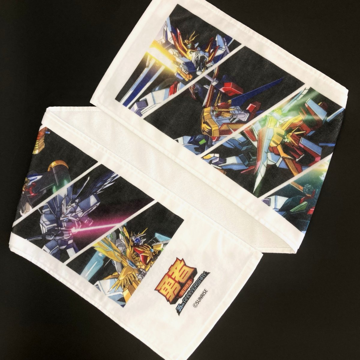 SWORGRADER's tweet image. /
#勇者シリーズ 35周年記念ストア 開催迫る!
\
本日の物販紹介は、勇者シリーズ35thAnniversaryタオルマフラー!
価格:2,200円(税込)
サイズ:約110×20cm
KVを使用したタオルマフラーが登場♪
商品リストはこちら!
hobbyjapan.co.jp/braveuniverse/…