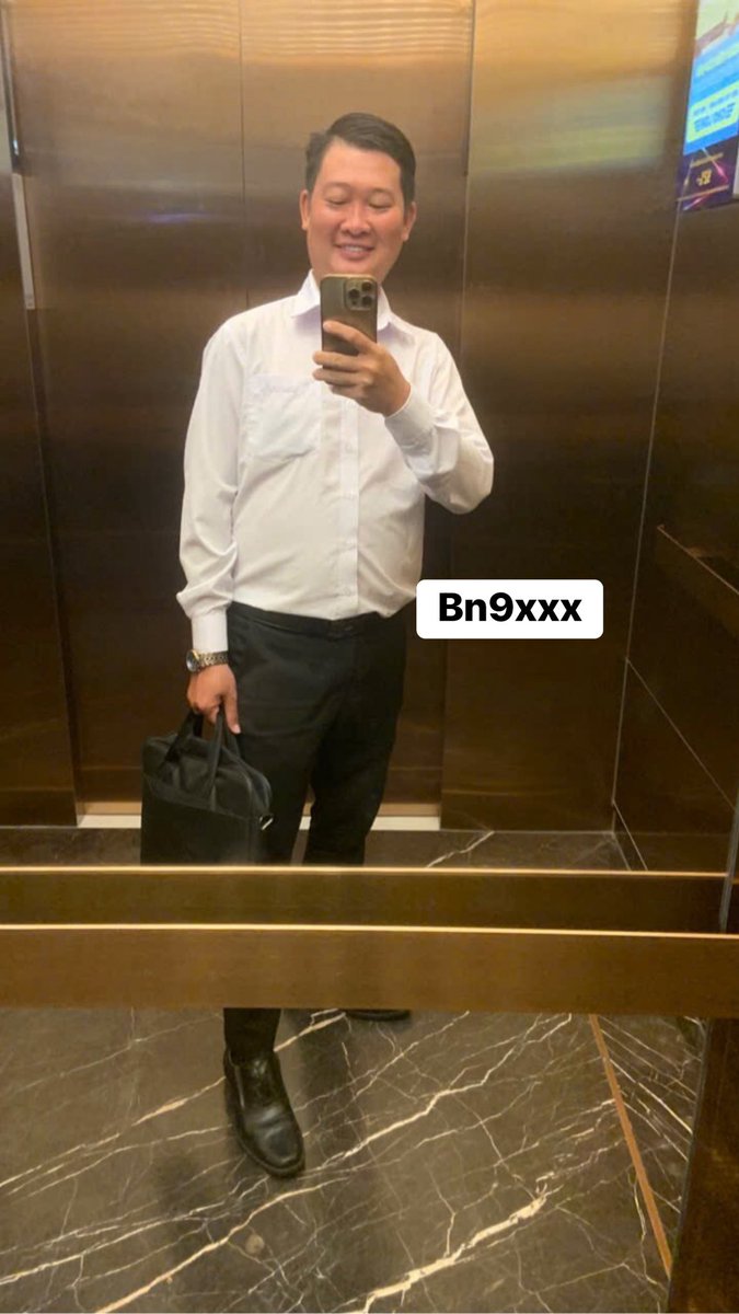 bn9xxx's tweet photo. Trai IT ngân hàng, tuy cặc của ảnh không to, nhưng được cái cặc ảnh đẹp, ảnh dâm từ văn phòng đến toilets trong cty. 😍 https://t.co/zfyeqzF1zU
