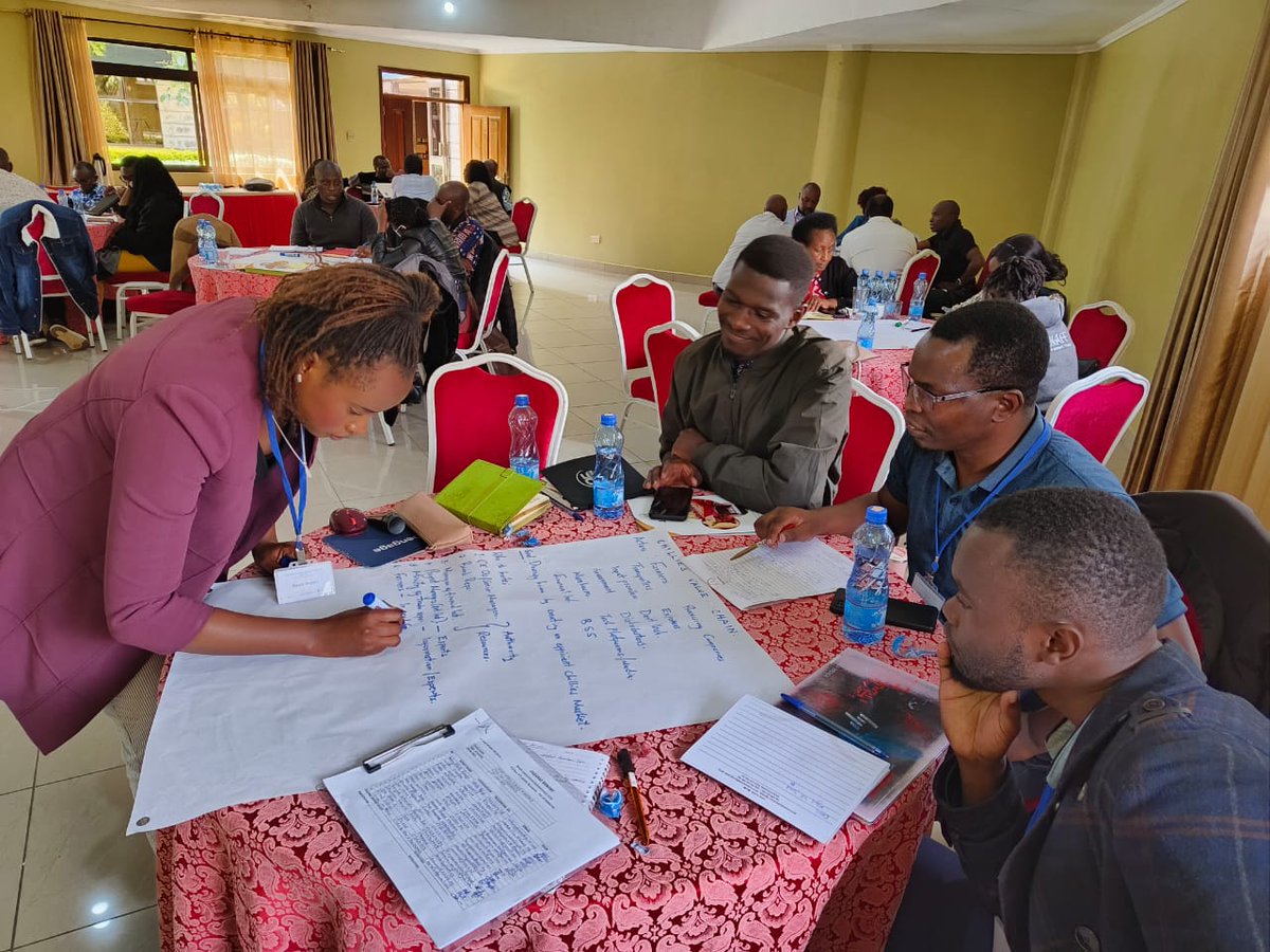 Theuri_symo's tweet photo. #inclusivefoodsystems 📢 Day 3 of @SCALE_2 Knowledge exchange seminar on 2 SCALE approach is underway!
✅ Diagnosis of the current situation of the food provisioning system ?
✅ Why this method ?
✅ Who is part of the system and what occurs within the system? https://t.co/3iSMdwun3q