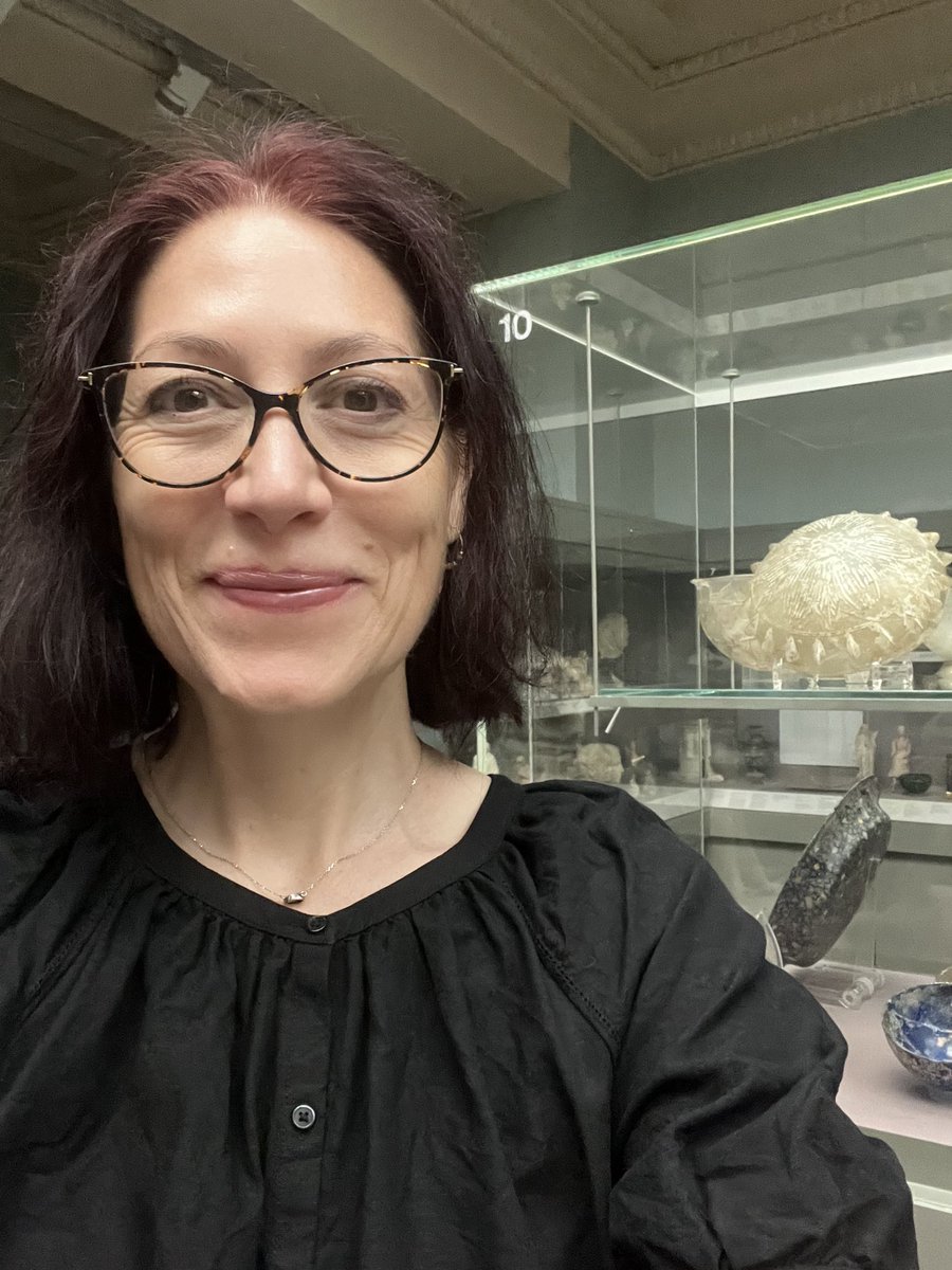 Here I am at work this morning! Did they let me in the museum before opening hours? Yes, yes they did 😁