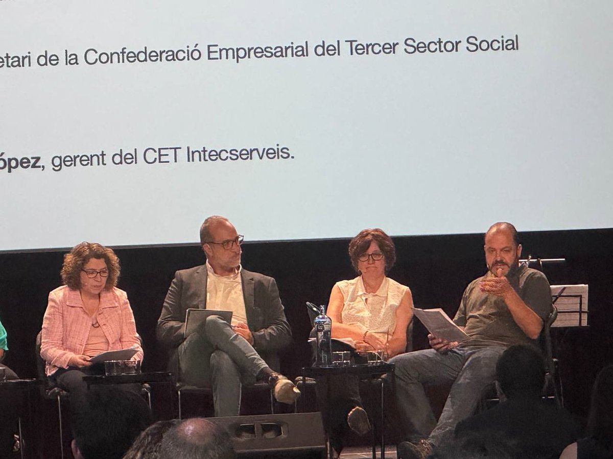 Associació Economia Social Catalunya (AESCAT) (@es_catalunya) on Twitter photo <a href="/davidbonvehi/">David Bonvehí</a> <a href="/guillem_llorens/">Guillem Llorens</a> <a href="/CooperativesCAT/">CoopCat</a> <a href="/econ_socialcat/">Economia social</a> 💬 Tanquem la taula rodona amb paraules que ressonen:
👉Marina Arnau (<a href="/Taula3sector/">Taula Tercer Sector</a>): "Cada dia + de 600.000 persones transformem vides des del tercer sector."
👉<a href="/joanmuntane/">Joan Muntané</a> (<a href="/LaConfederacio/">La Confederació Tercer Sector Social</a>): "Necessitem una llei que ens reconegui, doni seguretat i capacitat."
#MiradESS2025 <a href="/davidbonvehi/">David Bonvehí</a> <a href="/guillem_llorens/">Guillem Llorens</a> <a href="/CooperativesCAT/">CoopCat</a> <a href="/econ_socialcat/">Economia social</a> 💬 Tanquem la taula rodona amb paraules que ressonen:
👉Marina Arnau (<a href="/Taula3sector/">Taula Tercer Sector</a>): "Cada dia + de 600.000 persones transformem vides des del tercer sector."
👉<a href="/joanmuntane/">Joan Muntané</a> (<a href="/LaConfederacio/">La Confederació Tercer Sector Social</a>): "Necessitem una llei que ens reconegui, doni seguretat i capacitat."
#MiradESS2025