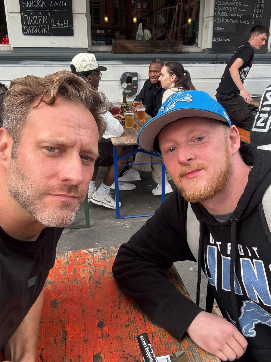 HurdletheLine's tweet image. Hurdle that Pint π»
Just @chapmadd and @LionsGuyFletch catchup up over a pint in Manchester last night π