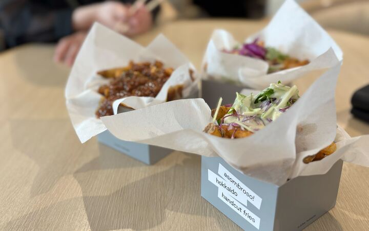 nkhs_hh's tweet image. 今週はフライドポテトの移動販売が来ていたので、みんなで買って食べていました〜!🍟
最近は日差しが熱くなってきたので、水分補給など忘れずに!🔥🌞🔥
#日本工学院北海道専門学校 #日本工学院 #ニコキタ #cgデザイナー科