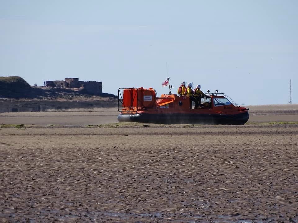Hoylake RNLI Lifeboat Station (@hoylakernli) on Twitter photo 📟 SHOUT: Hoylake <a href="/RNLI/">RNLI</a> hovercraft was requested to launch by <a href="/HMCoastguard/">HM Coastguard</a> on Monday to a multi-agency search after concerns were raised for a person up to their waist in the water off West Kirby.
Read more from <a href="/RNLIWestKirby/">RNLI West Kirby Lifeboat</a>: rnli.org/news-and-media… 📟 SHOUT: Hoylake <a href="/RNLI/">RNLI</a> hovercraft was requested to launch by <a href="/HMCoastguard/">HM Coastguard</a> on Monday to a multi-agency search after concerns were raised for a person up to their waist in the water off West Kirby.
Read more from <a href="/RNLIWestKirby/">RNLI West Kirby Lifeboat</a>: rnli.org/news-and-media…