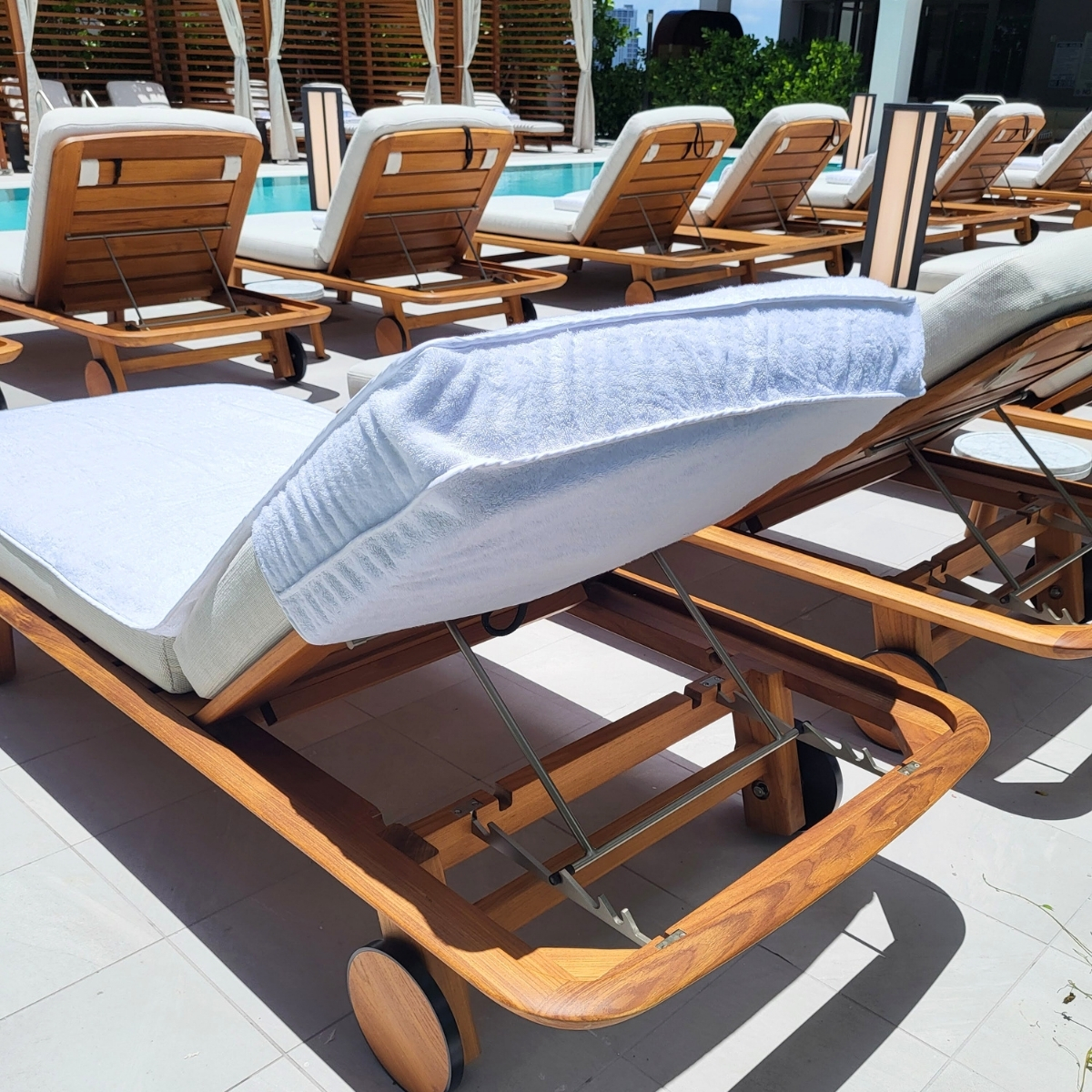 GlobalTexUsa's tweet image. Custom Project: Chaise Lounge Chair Cover !
Designed for outdoor elegance and comfort, this piece is perfect for poolside hospitality spaces.
🧵 Custom embroidery included!
🌐 globaltexusa.com #CustomTextiles #OutdoorLiving #ChaiseLounge #HotelSupplies #GlobaltexFineLinens