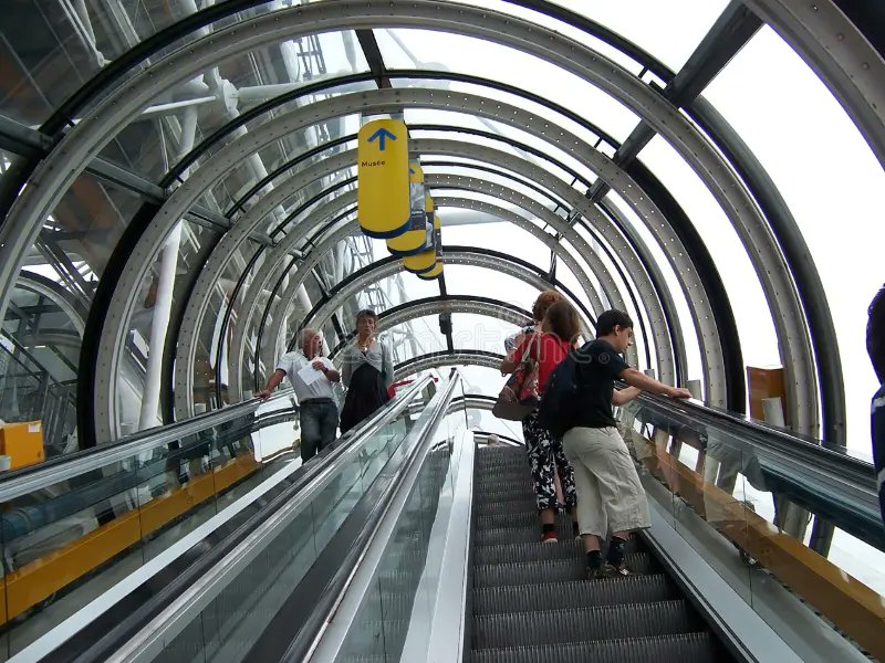 PvdA-wethouders hebben het telkens over het 'herstellen van de sociale roltrap omhoog' in Zuidwest. Hart voor Den Haag neemt die roltrap-metafoor denk ik wat letterlijk en pleit nu voor de komst van een Centre Pompidou in Winkelcentrum Leyweg 😅