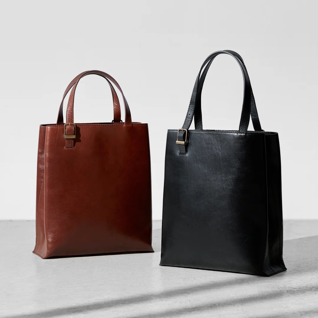 マザーハウスの実店舗に久し振りに行く
縦型のスリムトートがミニマルで良さげ