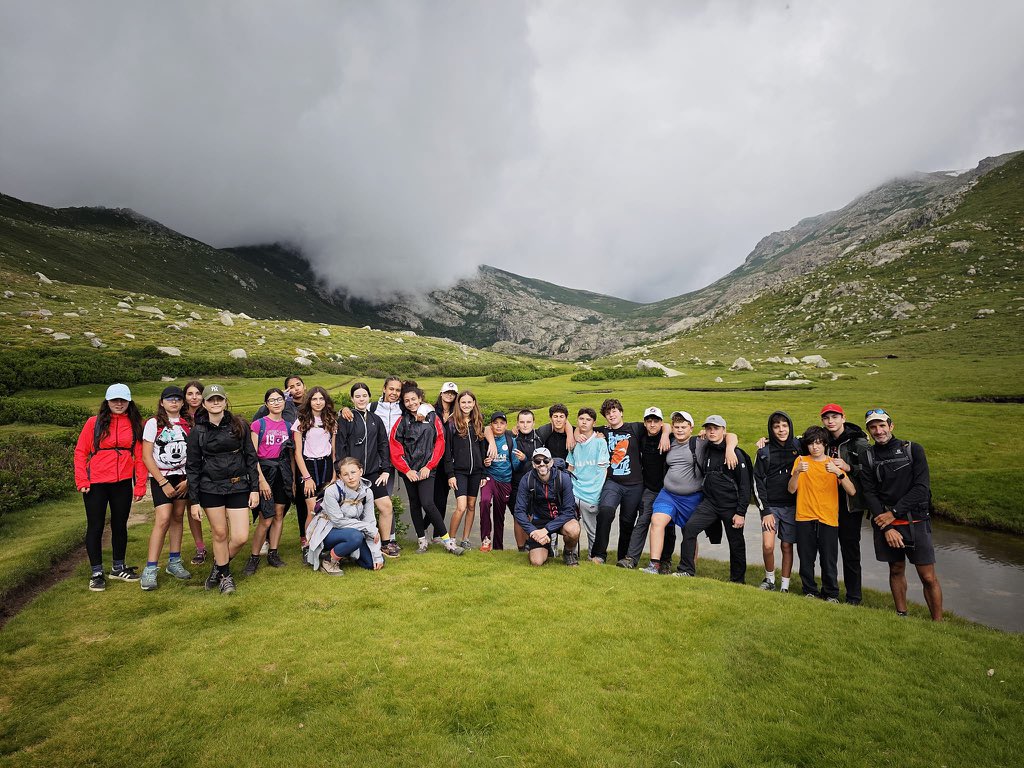 Les 4e classe nature ainsi que des 3e ont séjourné à Bastelica au centre d’immersion LCC: Révisions DNB et randonnée aux Pozzi. Tous ont pu appréhender le patrimoine de la micro région dans une ambiance studieuse et conviviale encadrés par leurs enseignants, animateurs du centre