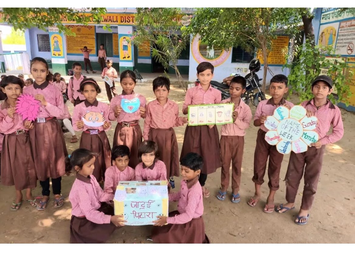 abhishekmDeled's tweet photo. कितनी भारी विडंबना है कि योगी सरकार ने 7 वर्षों से प्राथमिक शिक्षक भर्ती भी नहीं की ,

उसके बाद अब हजारों की संख्या में प्राथमिक स्कूलों को खत्म करने पर तुले हुए हैं ,

अनुरोध नौनिहालों और यूपी के युवकों से उनके लिए अवसर न छीने जाएं। 
#SaveVillageSchools #UPPRT_शिक्षक_भर्ती https://t.co/enxmc8Ne0E