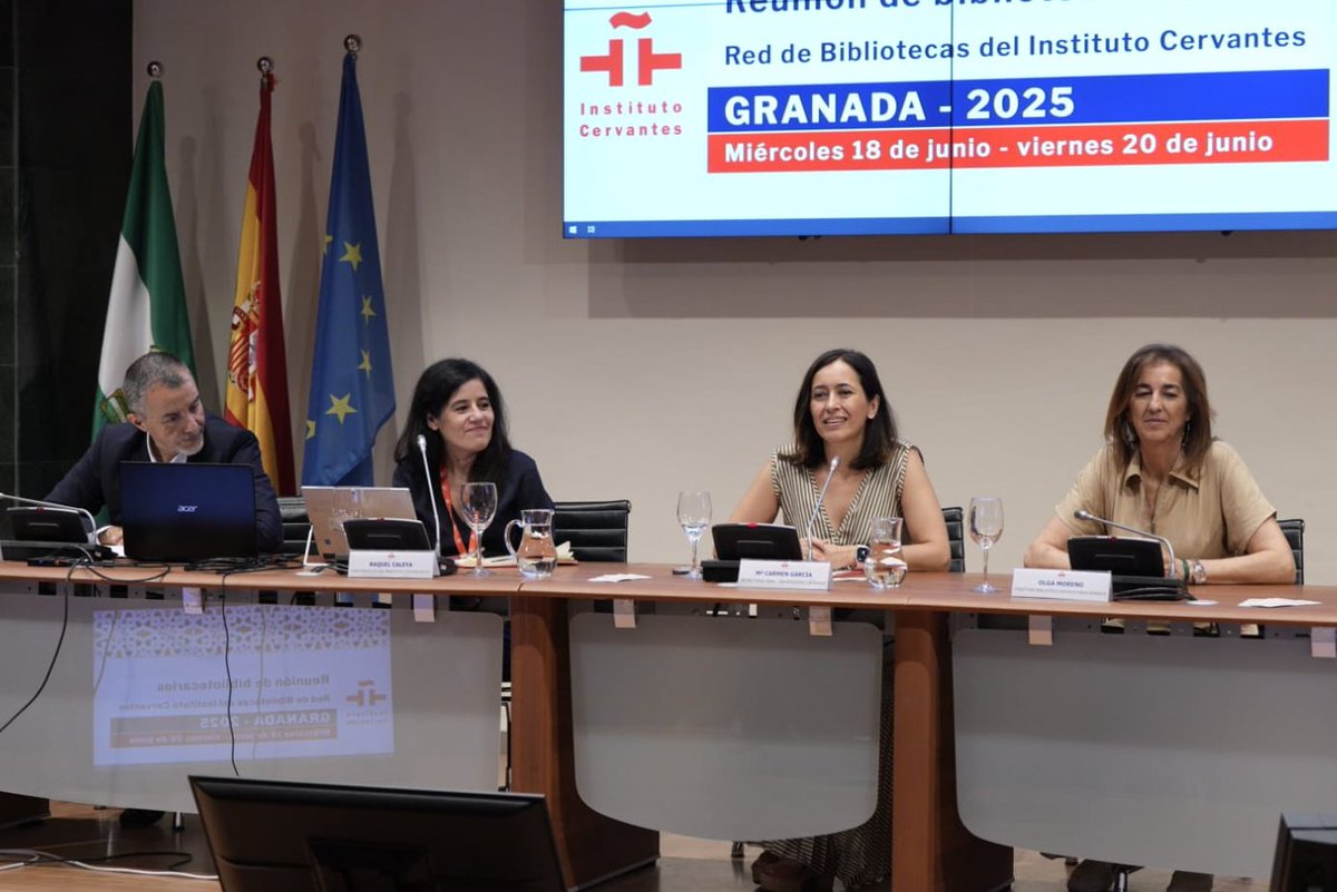 InstCervantes's tweet photo. @CanalUGR @librolecturagob 📸👇🏾 De izq. a dcha., #ManuelSegovia, director de RR. HH. del Cervantes; #RaquelCaleya, directora de Cultura, #MªCarmenGarcíaGarnica, secretaria general de @CanalUGR, y #OlgaMorenoTrujillo, directora de la Biblioteca Universitaria de Granada, en la inauguración del encuentro. https://t.co/VvqixtxUIs
