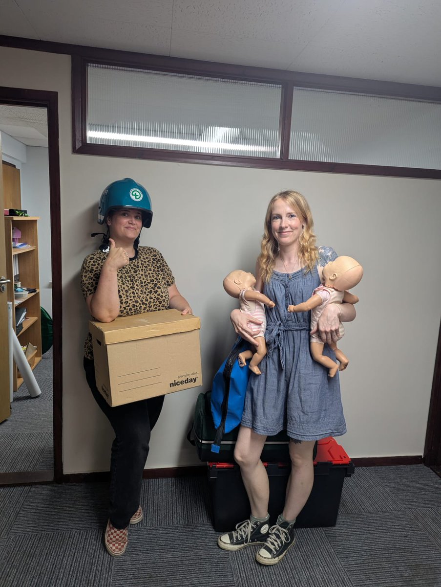 BASICS_HQ's tweet image. 🚚 Behind the Scenes!
It's all hands on deck as we gear up for our big staff team office move! 💪
We're clearing out, packing up, and making space—and that might mean some freebies coming your way soon, BASICS schemes. Keep your eyes peeled! 👀🎁
#BASICS_HQ #Officemove…
