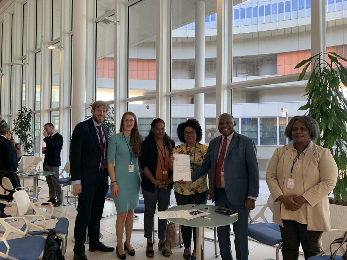 uncaccoalition's tweet image. Congratulations to #PapuaNewGuinea 🇵🇬 for signing our Transparency Pledge, committing to a more transparent and inclusive #UNCAC review process!
We look forward to the publication of your key
documents & inclusion of civil society
Find out more 🔗uncaccoalition.org/papua-new-guin…