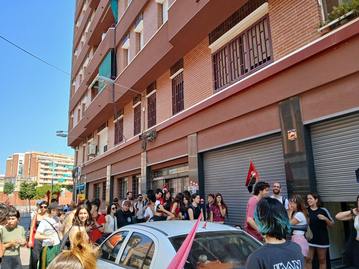 cgtensebcn's tweet image. Avui estem a la vaga de @CGTlleure a l'empresa AESA. Prou precariet, no a la retallada horaria.
Jornada continua sí, però el lleure es queda!!!