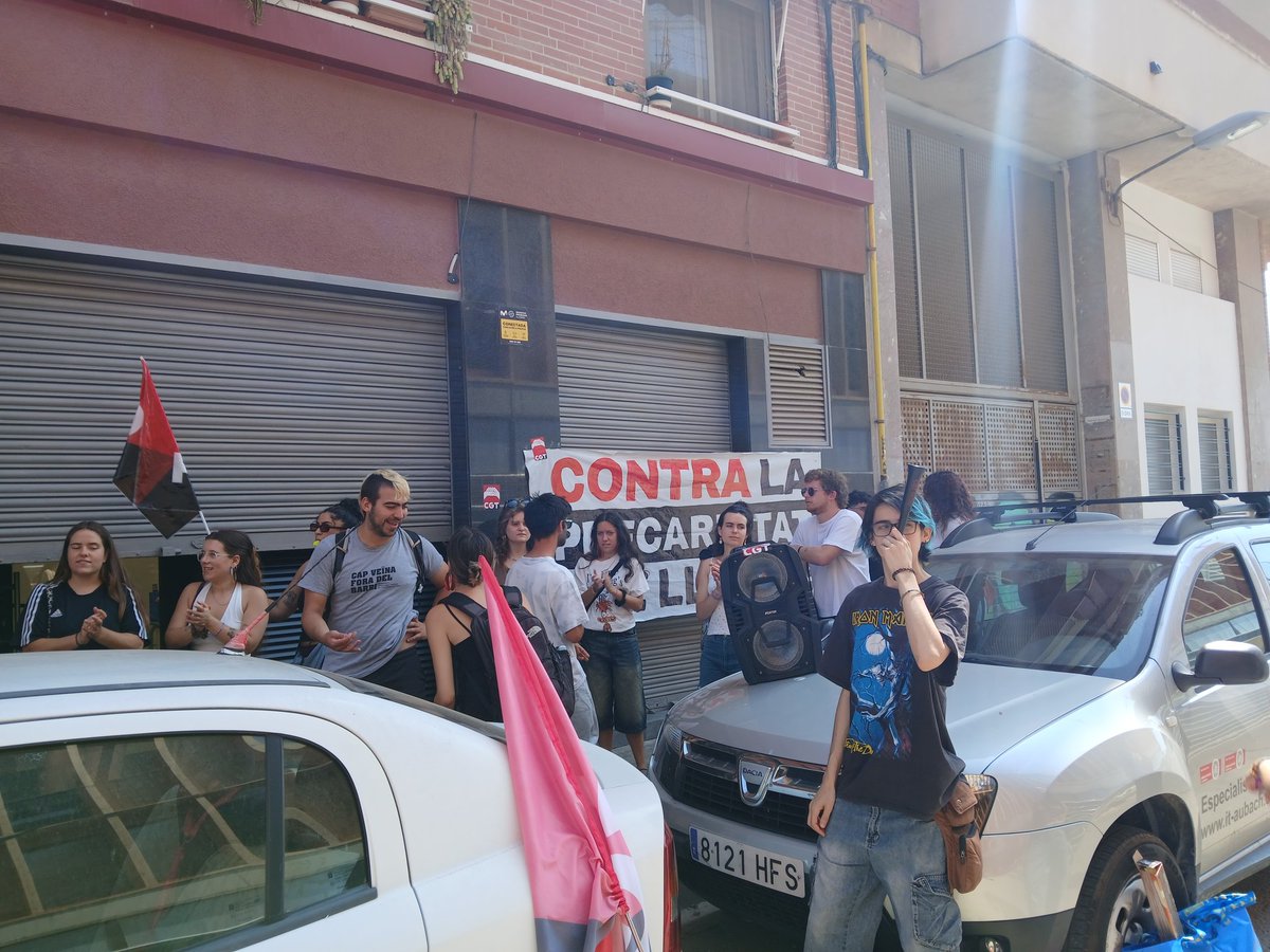 cgtensebcn's tweet image. Avui estem a la vaga de @CGTlleure a l'empresa AESA. Prou precariet, no a la retallada horaria.
Jornada continua sí, però el lleure es queda!!!
