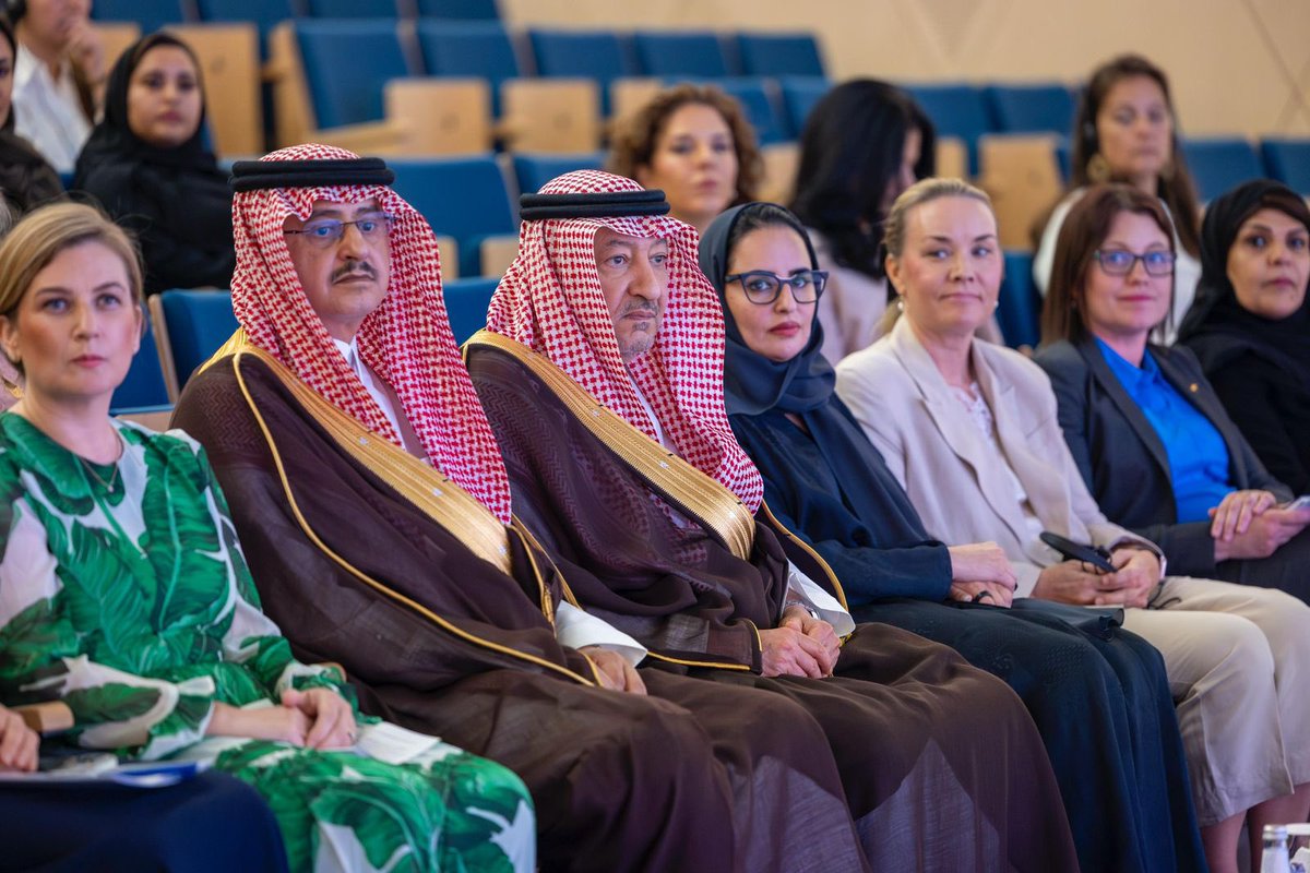 KSAPSAIDS's tweet image. نظم المعهد ندوة بمناسبة #اليوم_العالمي_للمرأة_في_الدبلوماسية
افتتح الندوة معالي نائب وزير الخارجية المهندس وليد الخريجي، وتحدث فيها كل من سعادة السفيرة بيترا ميناندر سفيرة مملكة السويد لدى المملكة، وسعادة السفيرة كيرستي ترومسدال سفيرة مملكة النرويج لدى المملكة