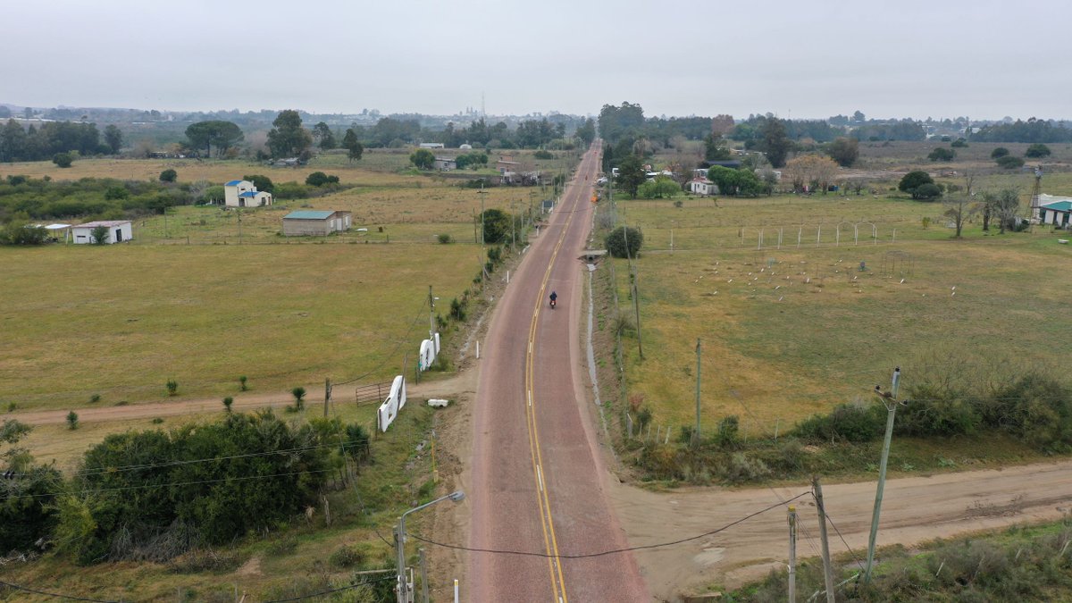 Reacondicionamiento en Caminos de Acceso a Florida. Se trata de una obra de pavimentación de 11.6km de caminería rural en caminos: las Holandesas, Rodríguez de Vecchi, Cono Crucci, 24 de Abril y Paso Calleros, explicó el director de obras <a href="/FacuUrban/">Facundo Urban</a> 
floridanoticias.com.uy/inauguraron-ob…