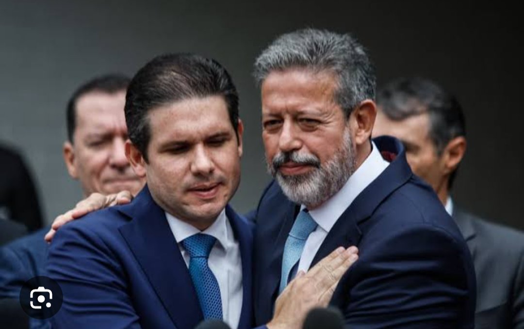 Congresso imimigo do povo

Dois sabotadores do povo passando na sua T.L e  com aval da direita brasileira.