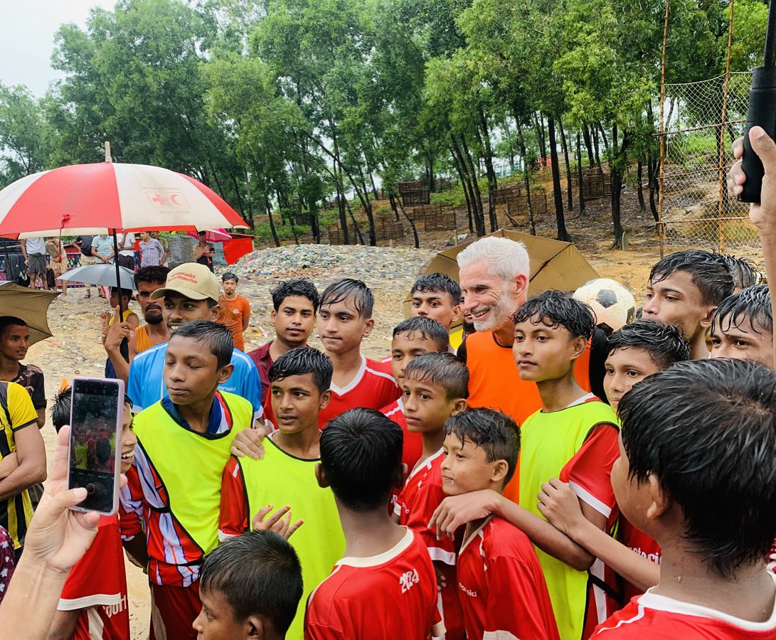 Craig Foster (@craig_foster) on Twitter photo It’s world refugee week.
Every kid just wants to play.
But they don’t all have the opportunity.
Refugees are the world’s most vulnerable people, in need of the goodwill of the rest of the world.
At present, that’s in too short supply.
No child should be locked in a cage or It’s world refugee week.
Every kid just wants to play.
But they don’t all have the opportunity.
Refugees are the world’s most vulnerable people, in need of the goodwill of the rest of the world.
At present, that’s in too short supply.
No child should be locked in a cage or