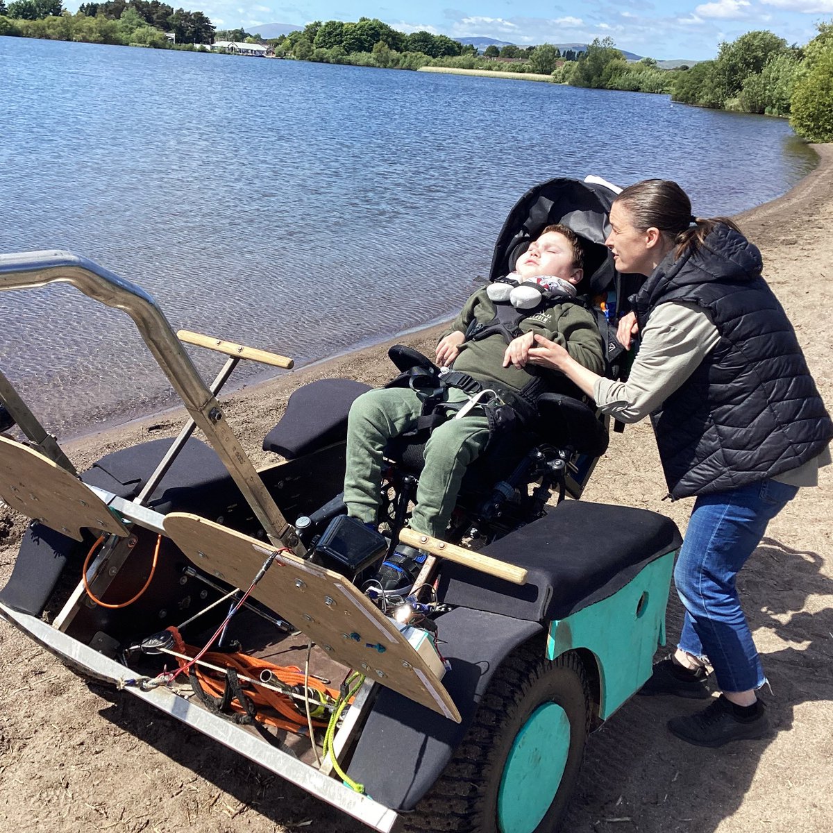 supportCHAS's tweet image. Orla, Kaela & Teddy enjoyed an outdoor adventure with Obama, the amazing pony from Pony Axe S 🐴
Pony Axe S makes the countryside inclusive, giving youngsters who use wheelchairs the chance to experience new terrains.
Thank you to everyone who made the day so special💛