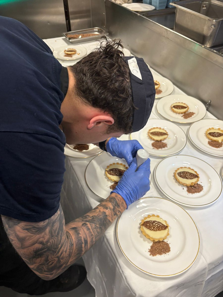 HMS_Richmond's tweet image. Our incredibly talented chefs have been honing their culinary skills onboard. A vital asset for Defence Engagement during our time in the #IndoPacific
LCS Luke Hetherington and CS Reuben Stewart did a fantastic job.
@RoyalNavy
@COMUKCSG
#CSG25