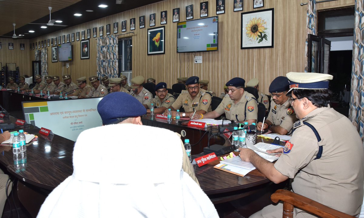 ADG Zone Bareilly (@adgzonebareilly) on Twitter photo 17-06-2025
рд░рд╛рдордкреБрд░ред
рдЕрдкрд░ рдкреБрд▓рд┐рд╕ рдорд╣рд╛рдирд┐рджреЗрд╢рдХ, рдмрд░реЗрд▓реА рдЬреЛрди рд╢реНрд░реА рд░рдорд┐рдд рд╢рд░реНрдорд╛ рджреНрд╡рд╛рд░рд╛ рдЬрдирдкрдж рд░рд╛рдордкреБрд░ рдореЗрдВ рдкреБрд▓рд┐рд╕ рд▓рд╛рдИрди рд╕реНрдерд┐рдд рд╕рднрд╛рдЧрд╛рд░ рдореЗрдВ рд╕рдорд╕реНрдд рд░рд╛рдЬрдкрддреНрд░рд┐рдд рдЕрдзрд┐рдХрд╛рд░реАрдЧрдг рдПрд╡рдВ рдерд╛рдирд╛ рдкреНрд░рднрд╛рд░рд┐рдпреЛрдВ рдХреЗ рд╕рд╛рде рд╕рдореАрдХреНрд╖рд╛ рдЧреЛрд╖реНрдареА рдХрд░ рдЖрдЧрд╛рдореА рддреНрдпреМрд╣рд╛рд░реЛрдВ (рдореЛрд╣рд░реНрд░рдо рдФрд░ рдХрд╛рдВрд╡рдбрд╝ рдпрд╛рддреНрд░рд╛) рдХреЛ рд╕рдХреБрд╢рд▓ рд╕рдореНрдкрдиреНрди рдХрд░рд╛рдпреЗ рдЬрд╛рдиреЗ, рдХрд╛рдиреВрди рдПрд╡рдВ рд╢рд╛рдиреНрддрд┐ 17-06-2025
рд░рд╛рдордкреБрд░ред
рдЕрдкрд░ рдкреБрд▓рд┐рд╕ рдорд╣рд╛рдирд┐рджреЗрд╢рдХ, рдмрд░реЗрд▓реА рдЬреЛрди рд╢реНрд░реА рд░рдорд┐рдд рд╢рд░реНрдорд╛ рджреНрд╡рд╛рд░рд╛ рдЬрдирдкрдж рд░рд╛рдордкреБрд░ рдореЗрдВ рдкреБрд▓рд┐рд╕ рд▓рд╛рдИрди рд╕реНрдерд┐рдд рд╕рднрд╛рдЧрд╛рд░ рдореЗрдВ рд╕рдорд╕реНрдд рд░рд╛рдЬрдкрддреНрд░рд┐рдд рдЕрдзрд┐рдХрд╛рд░реАрдЧрдг рдПрд╡рдВ рдерд╛рдирд╛ рдкреНрд░рднрд╛рд░рд┐рдпреЛрдВ рдХреЗ рд╕рд╛рде рд╕рдореАрдХреНрд╖рд╛ рдЧреЛрд╖реНрдареА рдХрд░ рдЖрдЧрд╛рдореА рддреНрдпреМрд╣рд╛рд░реЛрдВ (рдореЛрд╣рд░реНрд░рдо рдФрд░ рдХрд╛рдВрд╡рдбрд╝ рдпрд╛рддреНрд░рд╛) рдХреЛ рд╕рдХреБрд╢рд▓ рд╕рдореНрдкрдиреНрди рдХрд░рд╛рдпреЗ рдЬрд╛рдиреЗ, рдХрд╛рдиреВрди рдПрд╡рдВ рд╢рд╛рдиреНрддрд┐